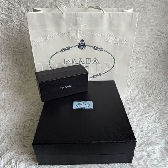 Cartier Red Shopping Bag with Rope Straps and Gold Embossed Logo - Picture 6 of 8